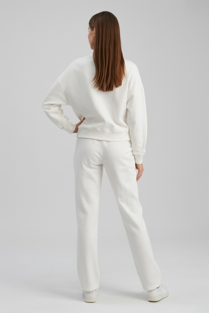 Serena | Casual Chic White Lounge Set with Modern Zipper Details - Lumina