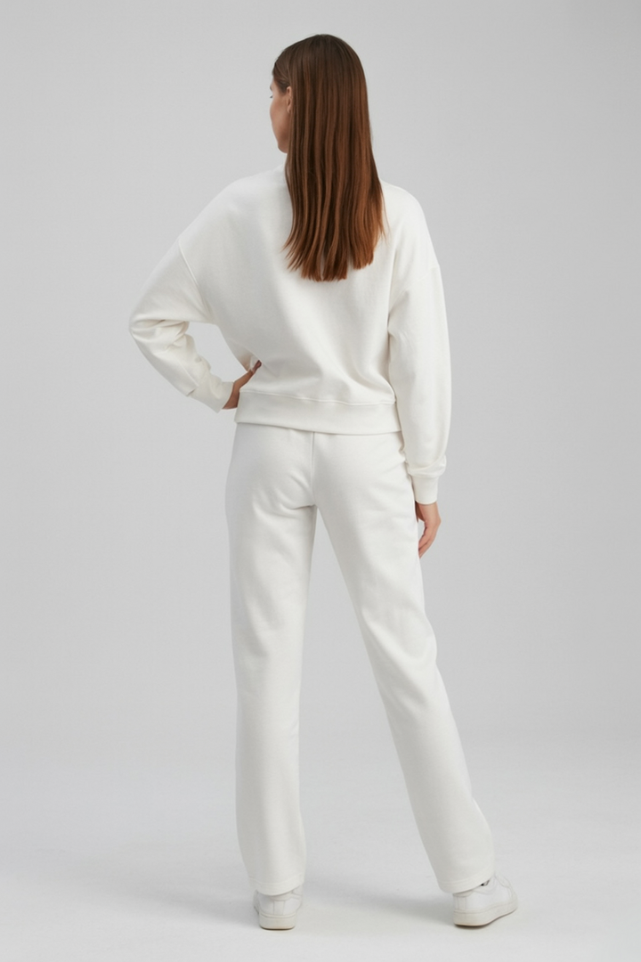 Serena | Casual Chic White Lounge Set with Modern Zipper Details - Lumina