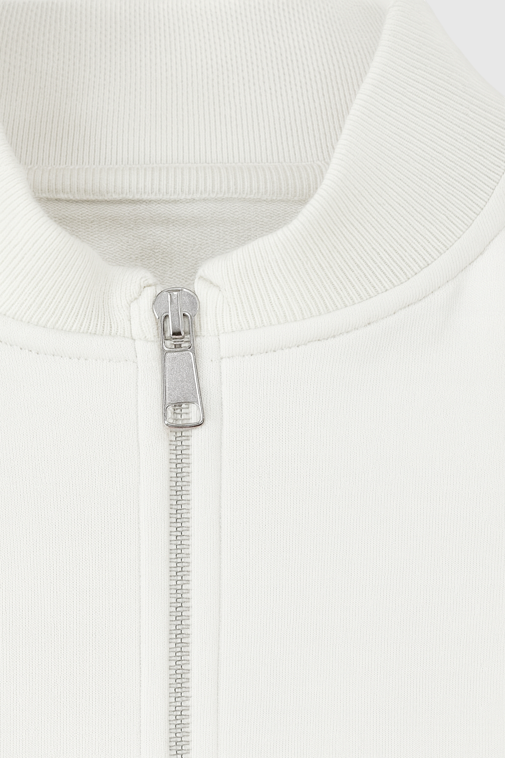 Serena | Casual Chic White Lounge Set with Modern Zipper Details - Lumina