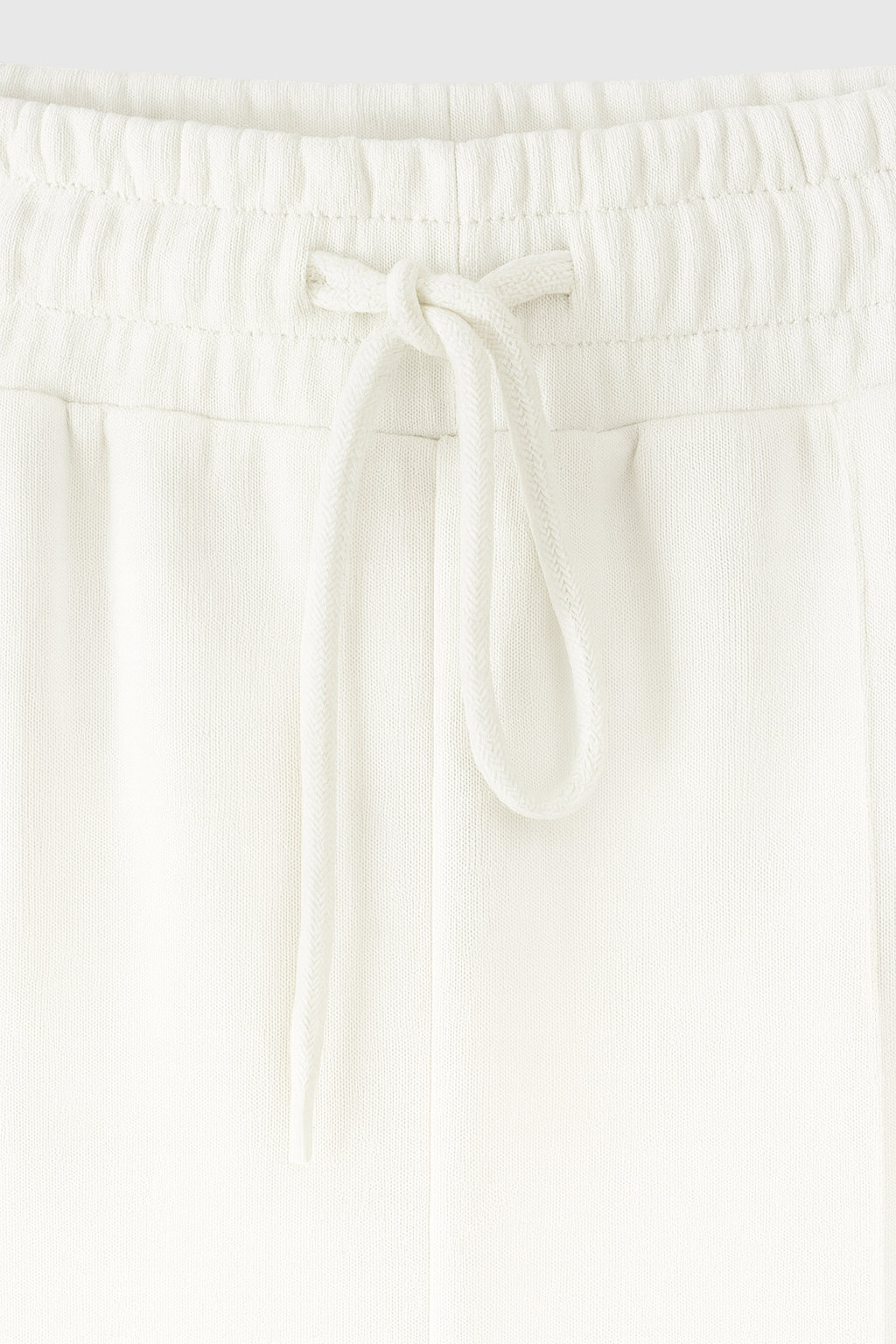 Serena | Casual Chic White Lounge Set with Modern Zipper Details - Lumina