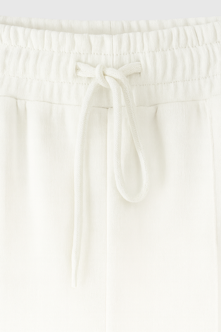 Serena | Casual Chic White Lounge Set with Modern Zipper Details - Lumina